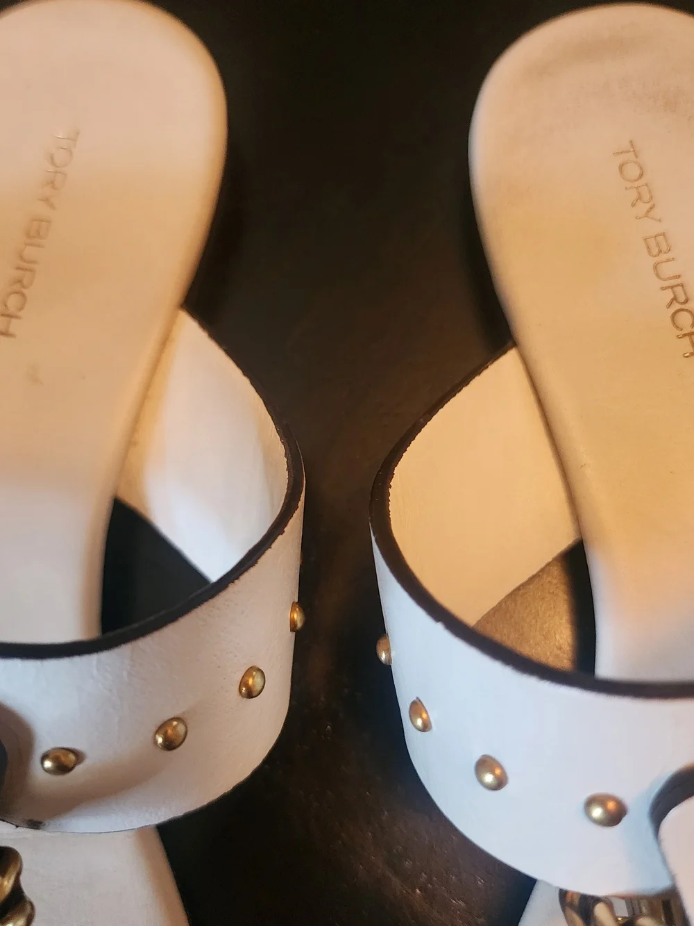 Tory Burch White Leather Toe-Post Sandals with Gold Ring Detail Sz 7